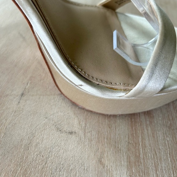 Imagine Vince Camuto Mika Platform Sandal in Gold Metallic - Picture 11 of 12